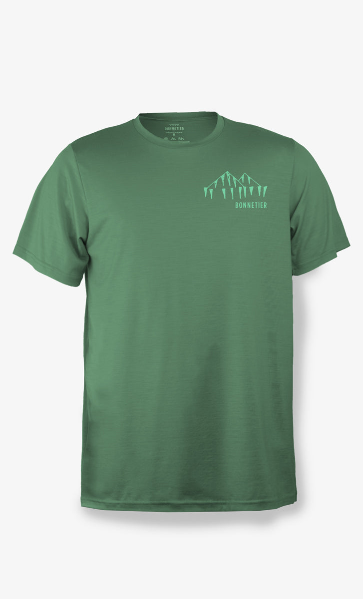T-shirt en laine mérinos homme couleur sauje avec imprimé tente, parfait pour le voyage et les activités extérieures.